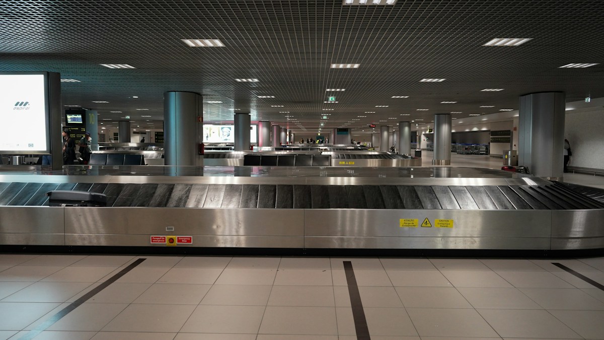 Étiquettes de bagages thermiques et RFID : compatibles avec le suivi IATA 753