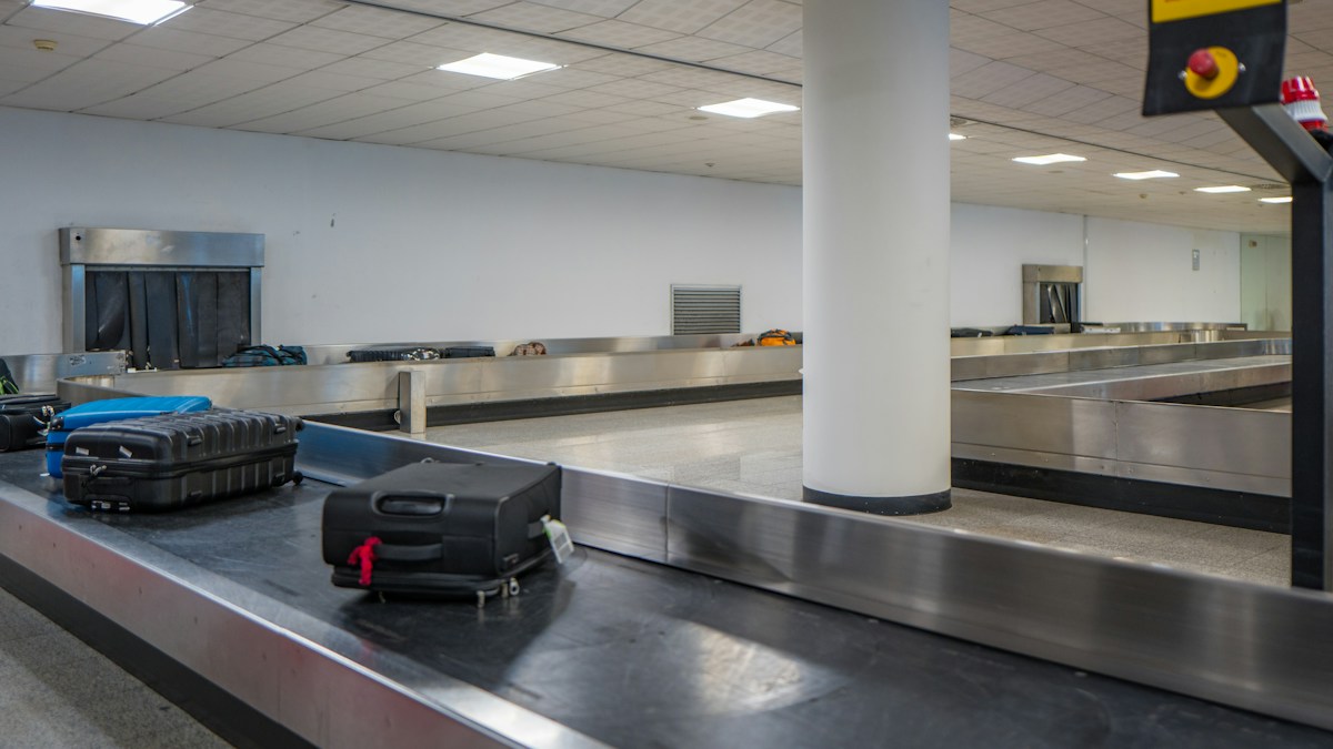 Qualification des étiquettes thermiques pour bagages : fixation, lisibilité et confidentialité