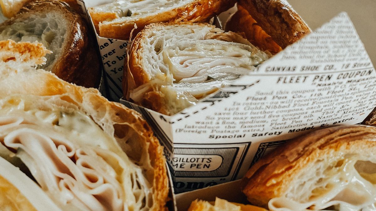 Boîtes à sandwich Kraft personnalisées avec couvercles en PET transparent : un essai auprès d’un acheteur de 108 mm